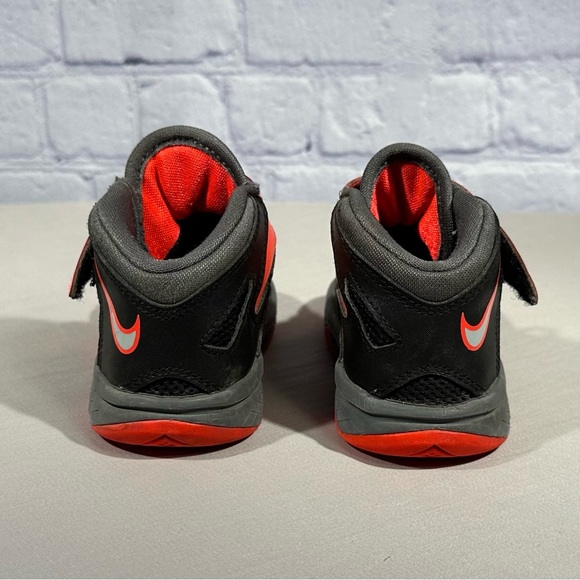 Nike Toddler Labron Soldier 7 size 6 black and red - Picture 4 of 6